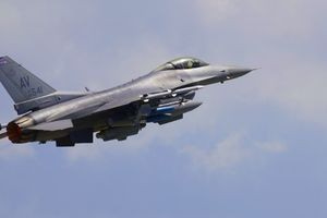 Δοκιμαστική πτήση της ομάδας αεροπορικών επιδείξεων μεμονωμένου αεροσκάφους F-16 «Ζευς»