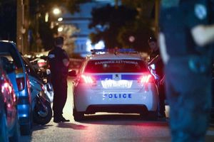 Ρατσιστικά τα κίνητρα πίσω από την επίθεση στην Ελευσίνα: «Ακροδεξιοί οι δράστες, αντιφασίστας το θύμα» λέει η ΕΛ.ΑΣ.