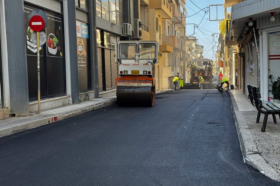 Συνεχίζονται οι ασφαλτοστρώσεις στις οδούς Γιαμπουδή και Ορακίων – Ανύψωση φρεατίων στην οδό Τζωρτζακάκη