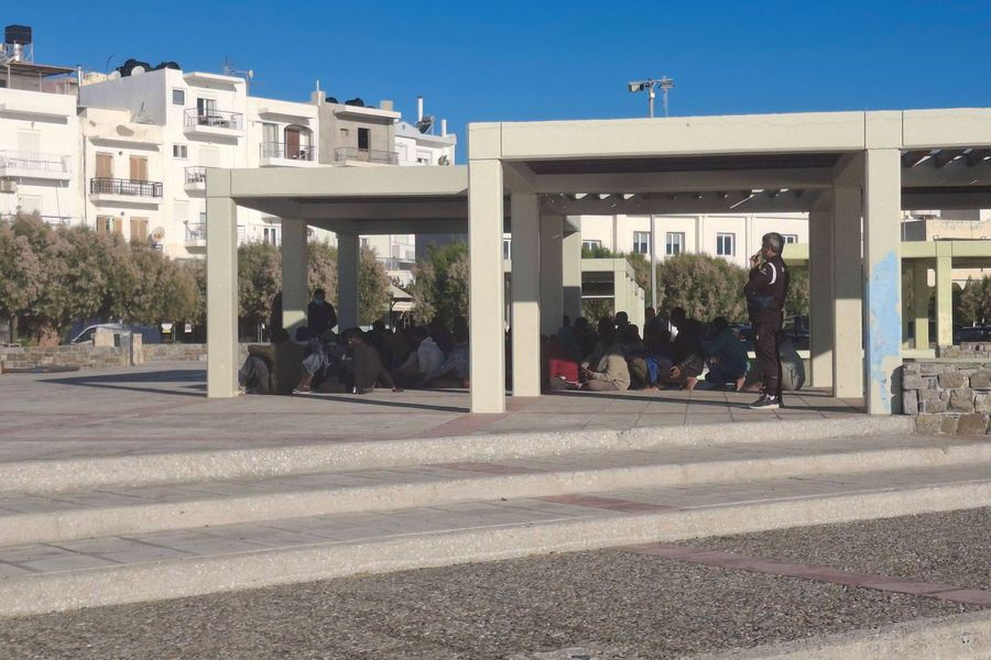 Διάσωση περίπου 70 αλλοδαπών νότια της Ιεράπετρας (pics)