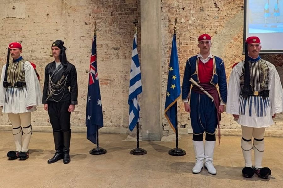 Η κρητική νεολαία του Σίδνεϊ γνώρισε από κοντά τους Εύζωνες της Προεδρικής Φρουράς