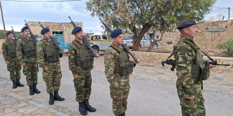 Γαύδος: Η γαλανόλευκη στο Μνημείο Πεσόντων – Ο εορτασμός της 28ης Οκτωβρίου στο νοτιότερο άκρο της Ελλάδας