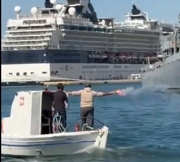 Θεσσαλονίκη: Κλιμακώνουν τις κινητοποιήσεις τους οι αλιείς – Μπλόκο σε φορτηγά με τουρκικά ψάρια στη Νέα Μηχανιώνα