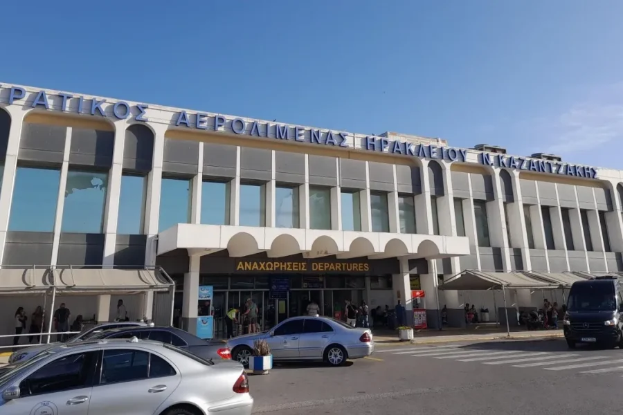 Τέλος επιβατών στο «Νίκος Καζαντζάκης»: Στο μικροσκόπιο της αεροπορικής αγοράς τα 3 ευρώ- Τι ζητά γνωστή low cost εταιρεία από την ΥΠΑ