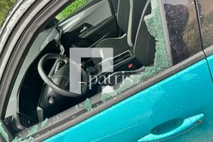 “Χτύπησαν” και στις Πατέλες: Άγνωστοι παραβίασαν Ι.Χ σπάζοντας το τζάμι του οδηγού (pics)