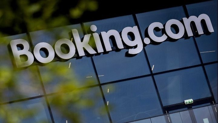 Booking.com: Πλήρης συνεργασία με την Ευρωπαϊκή Επιτροπή για την έρευνα σχετικά με ψευδείς καταχωρίσεις και διαδικτυακές απάτες