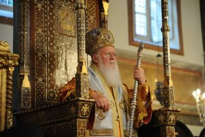 Ο Κρητικός Αρχιεπίσκοπος Μακάριος και οι νέοι της ομογένειας τιμούν τον Οικουμενικό Πατριάρχη Βαρθολομαίο