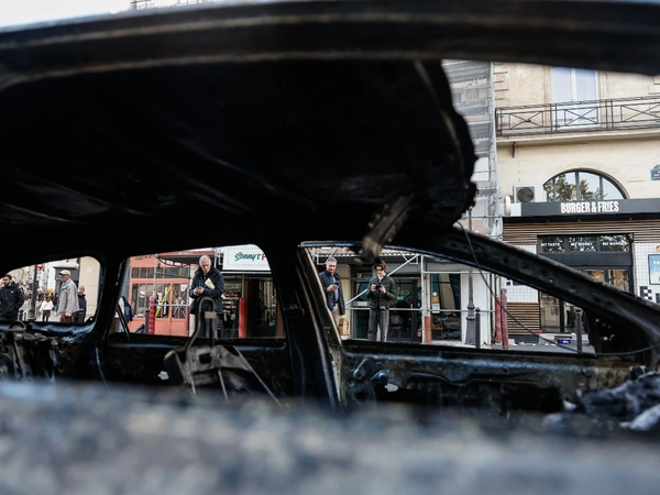 Γαλλία: Η ακροδεξιά «μαρσάρει» με το ίδιο καύσιμο που κινεί τις διαδηλώσεις – Δίκοπο μαχαίρι η ακρίβεια