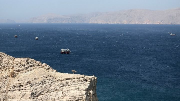 Ορμούζ: Πλοίο χτυπήθηκε από άγνωστης προέλευσης βλήμα