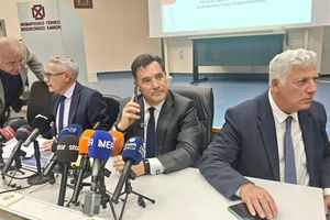 “Τρικ” από τον Άδωνι: Κερκόπορτα… στην Κρήτη για να πληρώνουν οι Δήμοι τους γιατρούς  – Ξεφορτώνει το Υπουργείο Υγείας μετά τη σύσκεψη για το Νοσοκομείο Χανίων όπως έγινε στη Ρόδο