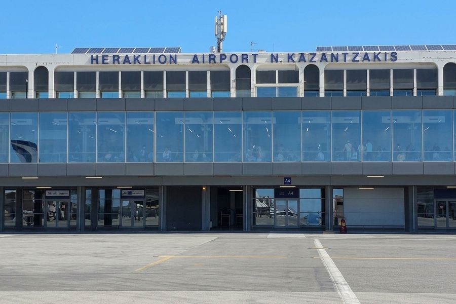 Αεροδρόμιο Ηρακλείου: “Πόλεμος” για τα 15 εκατ. ευρώ στο ταμείο του ΚΑΗΚ από ξένη εταιρεία low cost – “Χρυσάφι” οι εισπράξεις από τα τέλη επιβατών που διαχείριζεται η ΥΠΑ