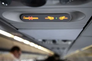 Χαμός σε αεροπλάνο στο Ηράκλειο: Κάπνιζε ηλεκτρονικό τσιγάρο και επιτέθηκε στο πλήρωμα
