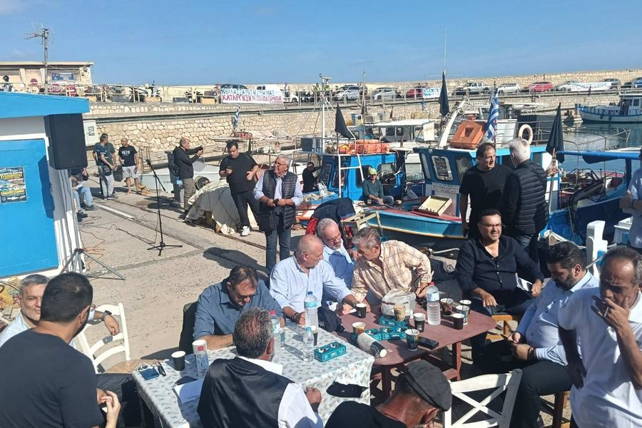 Χαιρετισμός του Μανώλη Συντυχάκη στη σημερινή διαμαρτυρία των παράκτιων αλιέων (pics)