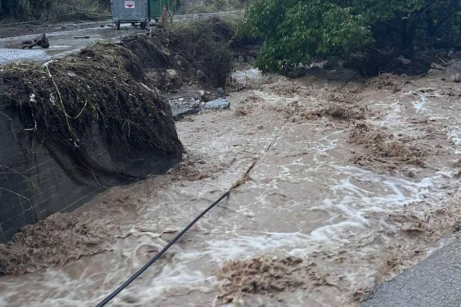 Συναγερμός στο Αμάρι Ρεθύμνου: Σε χειμάρρους μετατράπηκαν οι δρόμοι στον Φουρφουρά