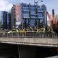 Ξεσηκωμός στη Γαλλία: Κίτρινα Γιλέκα και μαθητές ενώνουν την οργή τους στους δρόμους το Σάββατο