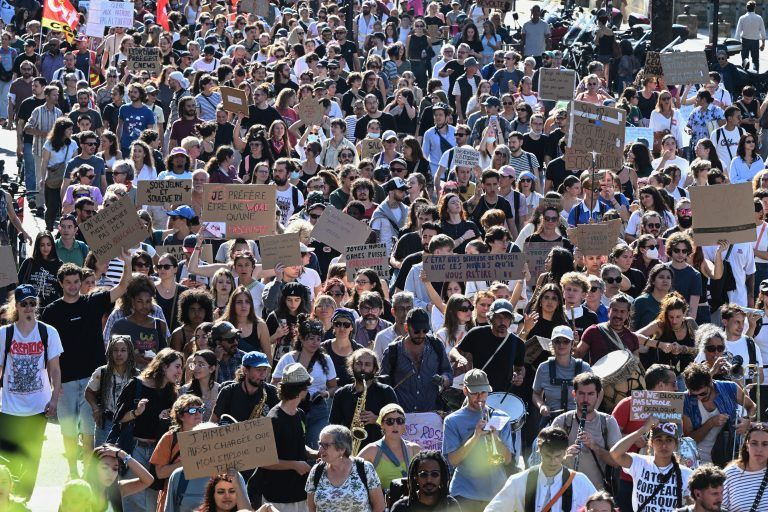 Γαλλία: Μαθητικός ξεσηκωμός σε όλη τη χώρα – Στο στόχαστρο η πολιτική Μακρόν για την εκπαίδευση
