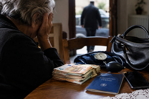 Απάτη με «ραδιενέργεια»: 90χρονη παρέδωσε 15.000 ευρώ στους απατεώνες