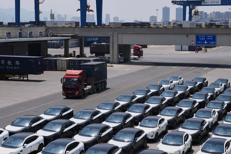 Κίνα: Συμφώνησε να μειώσει τις εξαγωγές υβριδικών αυτοκινήτων στην Ε.Ε.