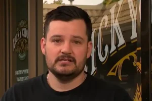 Αυστραλός κουρέας έγινε ήρωας όταν έσωσε βουλευτή από επίθεση: «Απλώς βρέθηκα στην κατάλληλη θέση να παρέμβω»