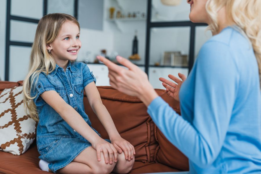 «Νταντάδες της Γειτονίας»: Οι δικαιούχοι voucher έως 500 ευρώ τον μήνα – Ποιες οι προϋποθέσεις συμμετοχής