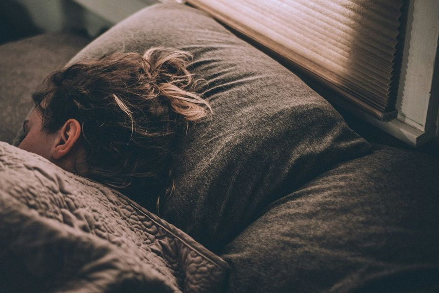 Αυτό είναι το φρούτο που προτείνουν οι ειδικοί να τρώτε το βράδυ για έναν ποιοτικό ύπνο