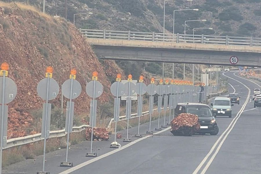 ΒΟΑΚ: Βράχος έπεσε στη μέση του δρόμου στον κόμβο Μαλίων – Οδηγός απέφυγε τη σύγκρουση την τελευταία στιγμή