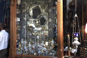 Έκλεψαν τάματα και χρυσαφικά από τον Ιερό Ναό Αγίου Παντελεήμονος