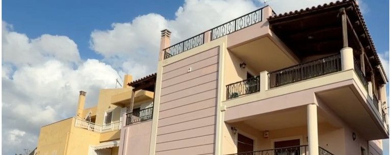Λαύριο: Διασωληνωμένος σε κρίσιμη κατάσταση στη ΜΕΘ ο 33χρονος μετά τις μαχαιριές – Η 32χρονη μεταφέρεται στο “Υγεία”