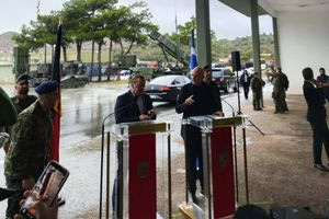 Στο Πεδίο Βολής Κρήτης Δένδιας και Πιστόριους: Δυνατότητα μετάβασης από την απλή συνεργασία στην κοινή παραγωγή αμυντικών συστημάτων