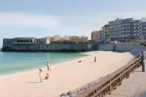 Να υπάρχει ενεργή λειτουργική σύνδεση της παραλίας του Δερματά με την Αγία Τριάδα