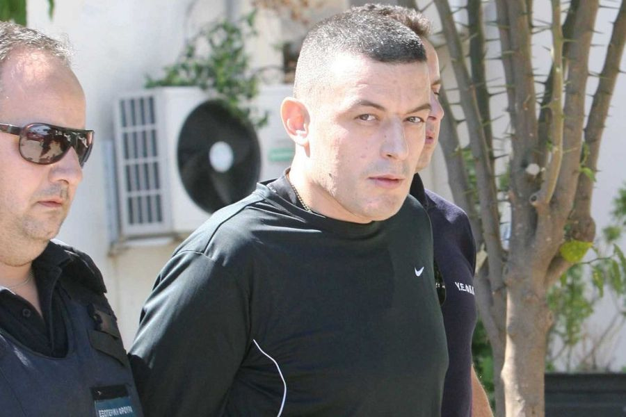 Εκτός Ελλάδας ο Αλκέτ Ριζάι: Κυκλοφορούσε σαν αστυνομικός με «περιπολικό» που είχε… φάρο και διέφυγε μάλλον στην Αλβανία