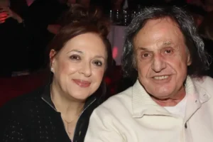 Ελένη Ράντου: Η οργισμένη ανάρτηση για την AI εικόνα με τον Βασίλη Παπακωνσταντίνου – «Μπράβο, κερδίσατε ένα κλικ στη χυδαιότητα»