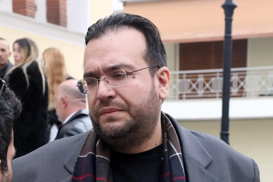 Φίλιππος Καμπούρης: «Παθαίνω εγκεφαλικό» είπε πριν μεταφερθεί από τη ΓΑΔΑ στο νοσοκομείο «Γεννηματάς»