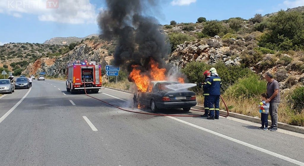 Συναγερμός στον ΒΟΑΚ: ΙΧ τυλίχθηκε στις φλόγες