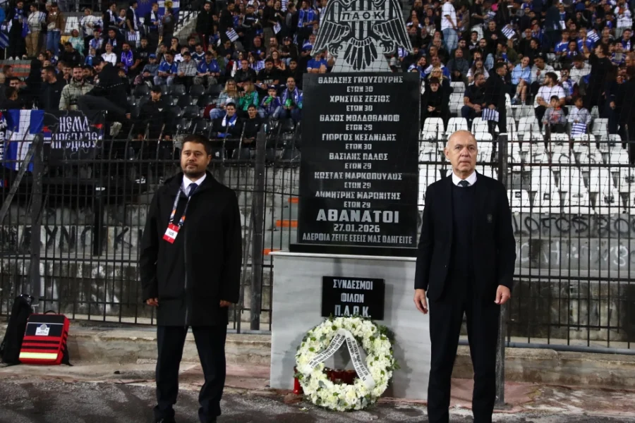 Ελλάδα – Γερμανία: Στεφάνι στη μνήμη των θυμάτων των Τεμπών κατέθεσε η ΕΠΟ