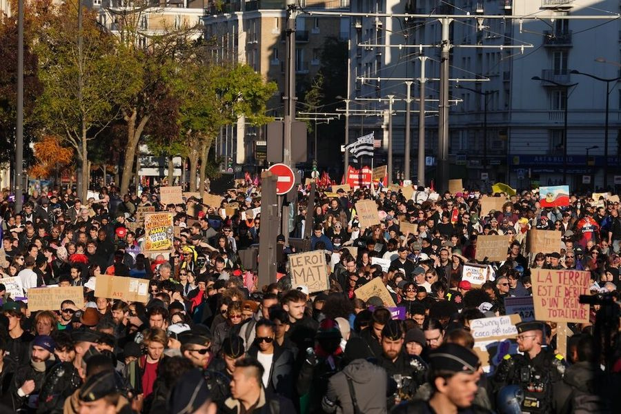 Γαλλία και Γερμανία στους δρόμους: Διαδηλώσεις σε δεκάδες πόλεις – Φρούρια τα κέντρα, φόβοι για επεισόδια