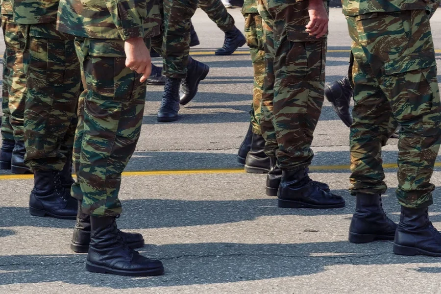 Φράκαραν τα Κέντρα Εκπαίδευσης Νεοσυλλέκτων: Η αυστηροποίηση των αναβολών έφερε κύμα νέων στρατεύσιμων, τι θα ισχύσει για την Δ’ ΕΣΣΟ