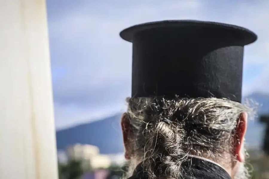 «Την αγάπησα και με πρόδωσε» – Τι υποστηρίζει ο 68χρονος ιερέας που κατηγορείται για revenge porn