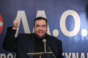 Ο Φίλιππος Καμπούρης και η σύζυγός του συνελήφθησαν για απάτη κατά του e-ΕΦΚΑ – Χειροπέδες σε λογιστές και «αχυρανθρώπους»