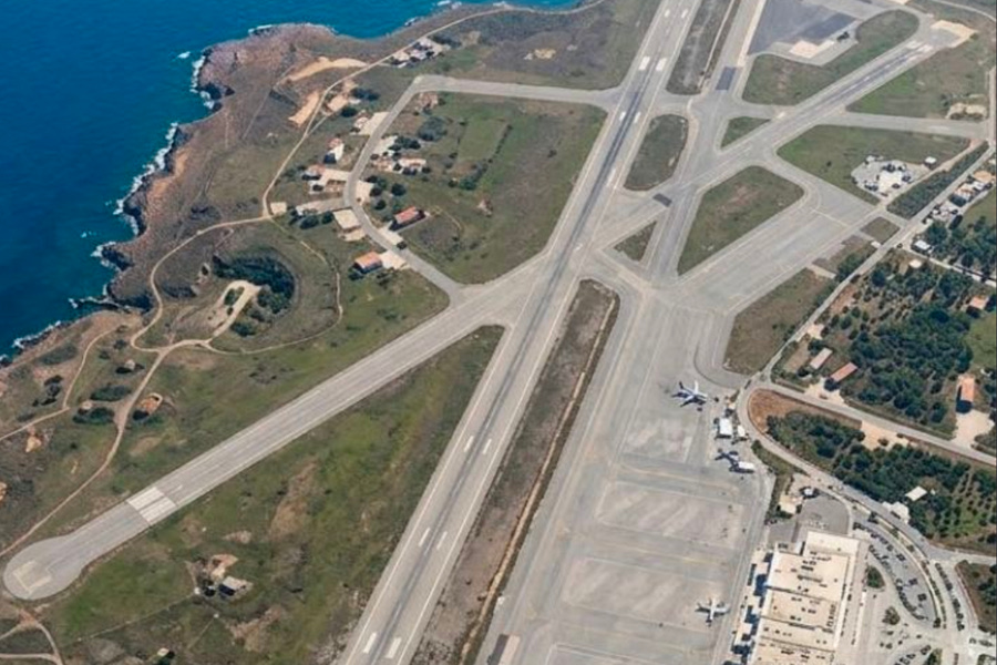 “Μάχη” για το παλιό αεροδρόμιο: Πόσα στρέμματα διεκδικεί ο Δήμος Ηρακλείου από αυτά που “άρπαξε” το ΤΑΙΠΕΔ – Το νομικό “οπλοστάσιο” και τα 42.000 τ.μ του αεροσταθμού
