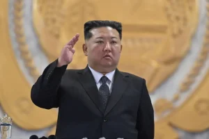 Ο ηγέτης της Βόρειας Κορέας Κιμ Γιονγκ Ουν μετέβη στη Νταντόνγκ της Κίνας, σύμφωνα με τη Σεούλ
