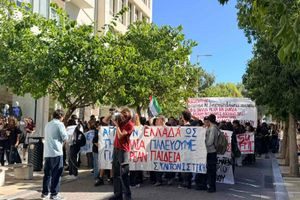 Στους δρόμους μαθητές, φοιτητές και καθηγητές για την Παιδεία (Pics&vid)