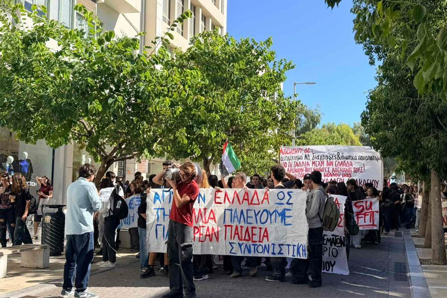 Στους δρόμους μαθητές, φοιτητές και καθηγητές για την Παιδεία (Pics&vid)