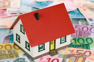 ΤτΕ: Γιατί αυξήθηκαν τα “κόκκινα” στεγαστικά δάνεια