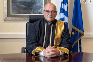 Πρύτανης: «Μπορεί ένας γιατρός να γίνει Πανεπιστημιακός πριν πάρει ειδικότητα»