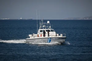 Εντοπίστηκε λέμβος με 48 μετανάστες ανοιχτά των Καλών Λιμένων – Επιχείρηση της Frontex