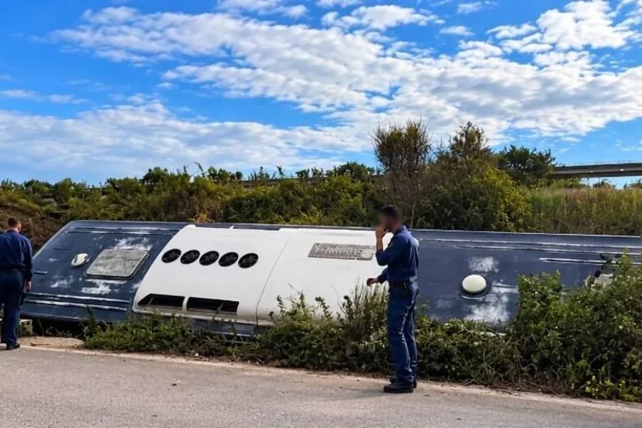 Σοβαρό τροχαίο στην Ιονία Οδό – Στο νοσοκομείο 13 δόκιμοι υπαξιωματικοί του Πολεμικού Ναυτικού