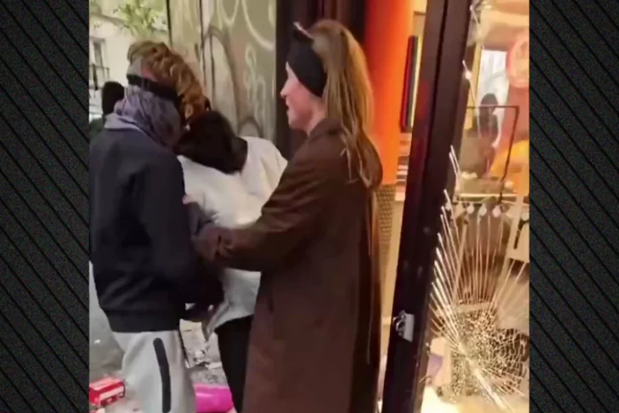 Γυναίκα τα βάζει με διαδηλωτές που λεηλατούν κατάστημα στη Γαλλία: Σταματήστε, δεν είναι αυτός ο σκοπός μας