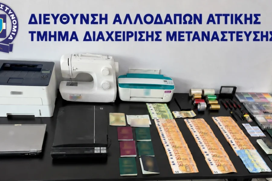 Επιχείρηση της ΕΛΑΣ για τον εντοπισμό εργαστηρίου πλαστών ταξιδιωτικών εγγράφων στο Αιγάλεω