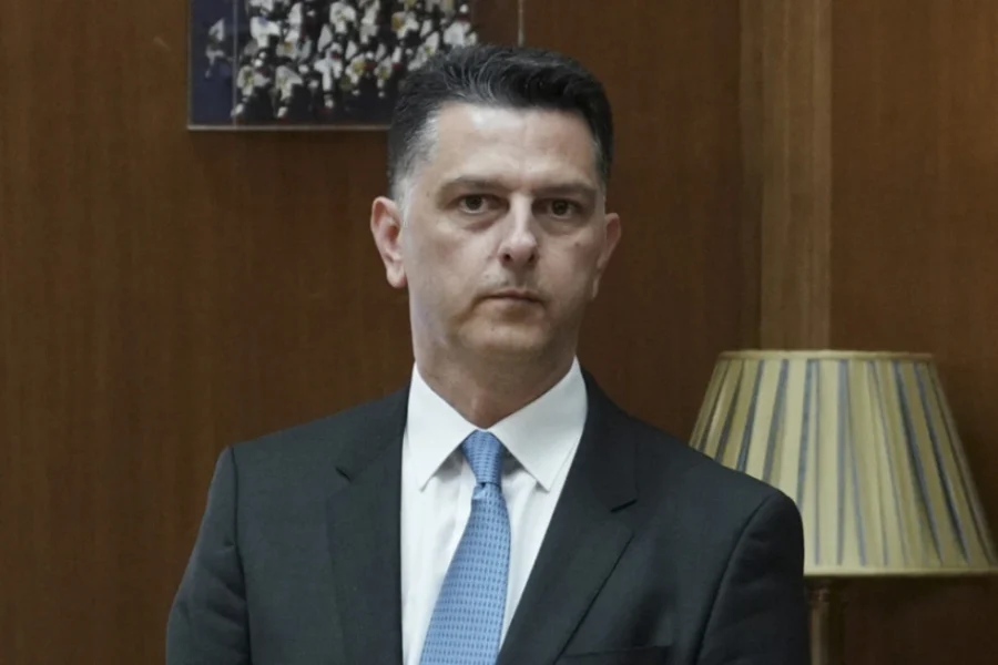 Αποχωρεί ο διευθυντής του γραφείου του Πρωθυπουργού στη Βουλή, Μιχάλης Μπεκίρης